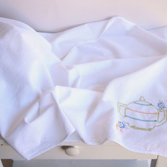Vintage 1950s Tablecloth Or Kitchen Towel with Cross-stitch Teapot Embroidery - Picture 1 of 10